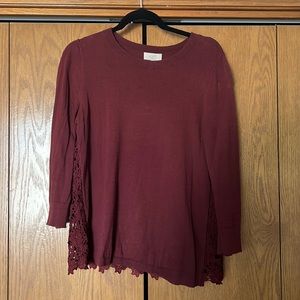 Loft Outlet knit blouse with lace detail in back. Size M.